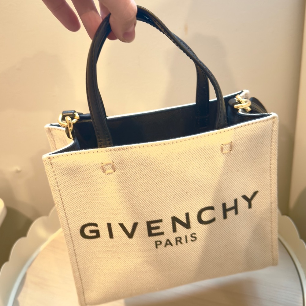 Givenchy Paris Black and Cream Tote Bag - Picture 2 of 9
